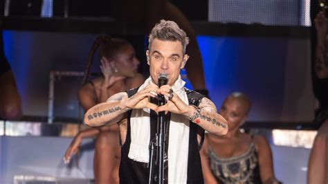 robbie williams boob flashers